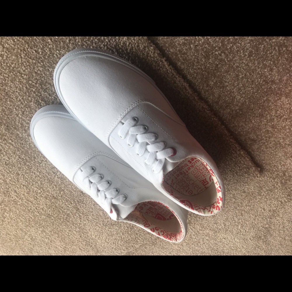 Men’s Bucketfeet Basic Lace Up White size 9